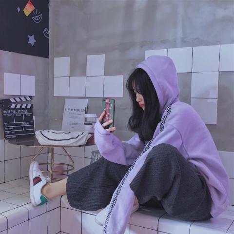 穿高跟鞋的女王脚臭小说